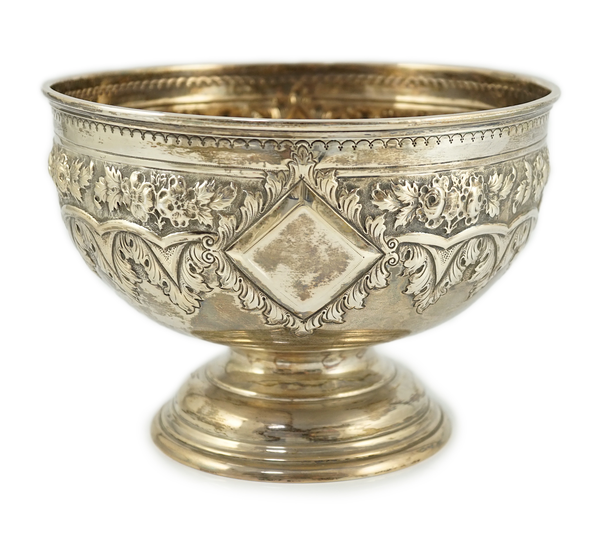 An early Victorian engine turned silver snuff box by Nathaniel Mills, Birmingham, 1840, 73mm.